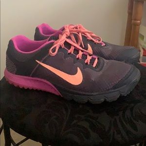 Size 7.5 women’s Nike Zoom sneakers